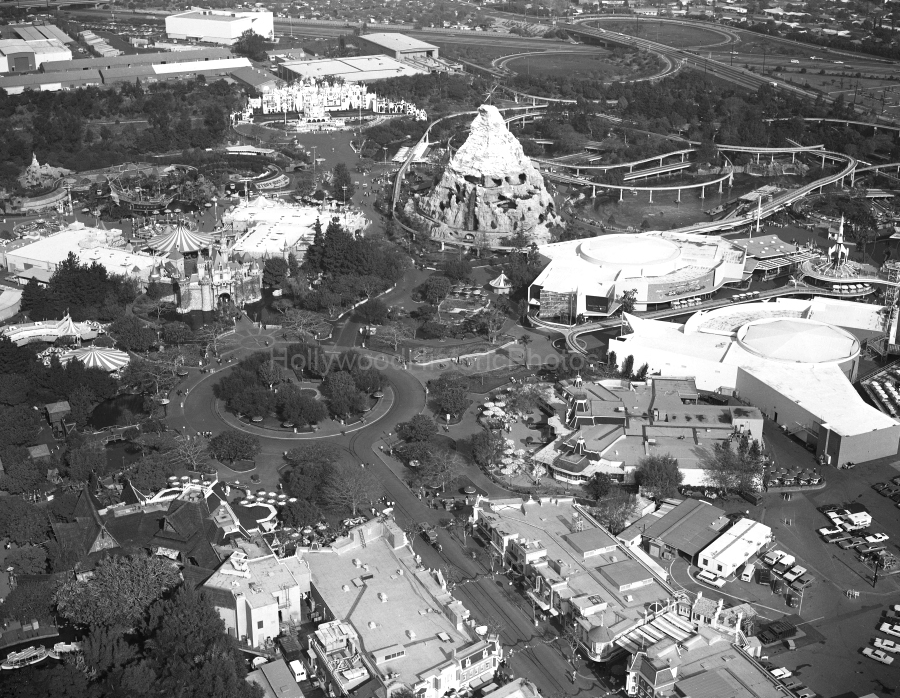 Disneyland 1968 Aerial photo WM.jpg